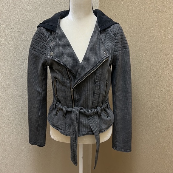 Super adorable soft jacket with hood - Picture 2 of 4